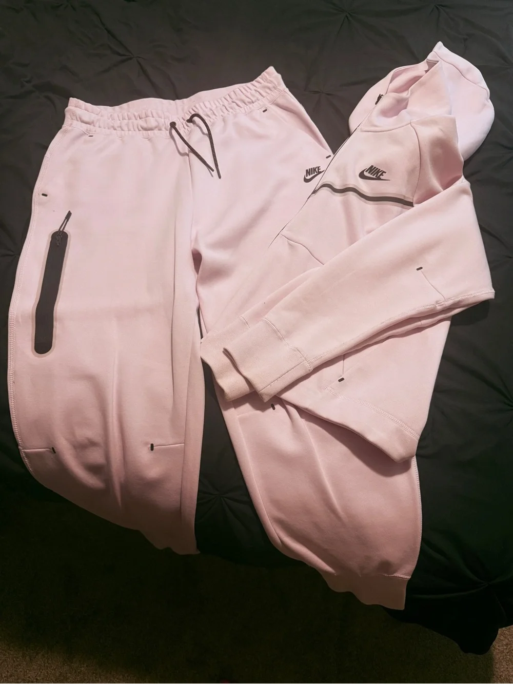 Nike Women’s Light Pink Full-Zip Tech sweatsuit
